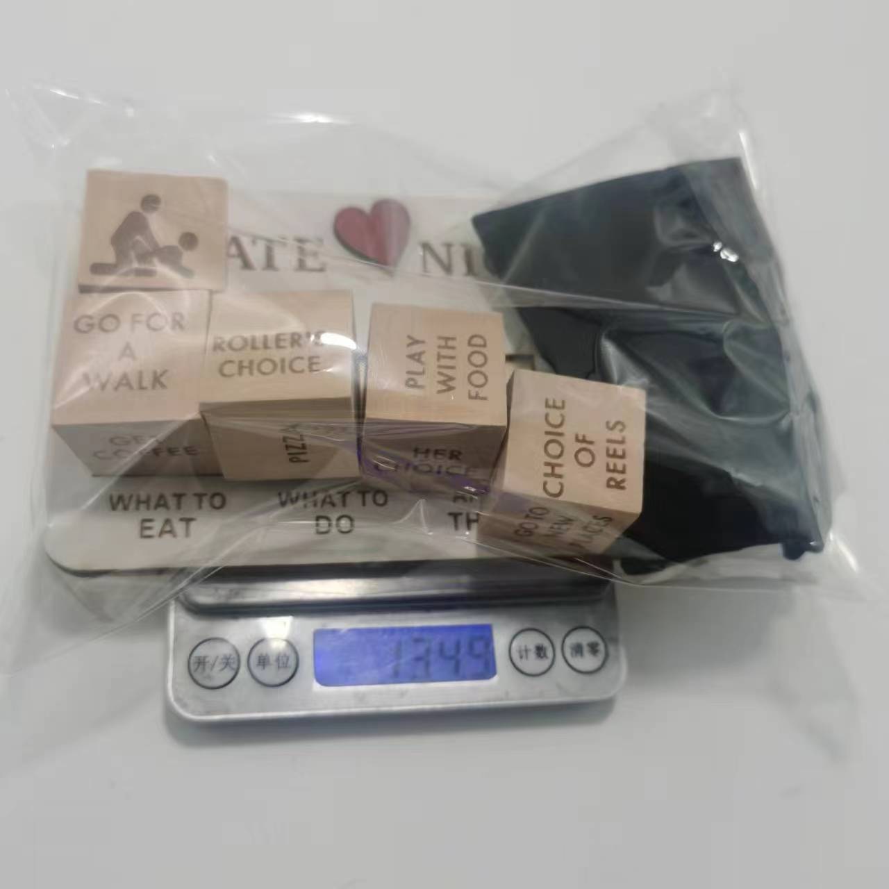 Date Night Dice, Funny Date Night Idea Dice for Couples, Portable Wooden Dice Kit for Wife Husband Girlfriend Boyfriend Couples Games Valentine's Day Wedding Anniversaries Birthdays Gifts
